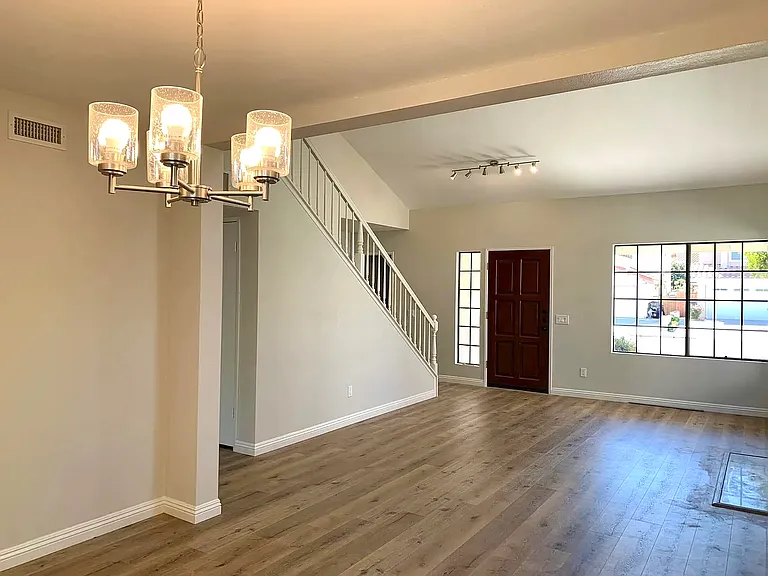 10725 Wallingford Rd — Photo 5