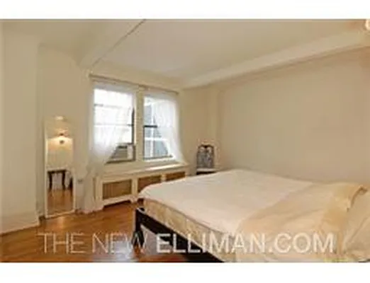 Rented by Douglas Elliman | media 33