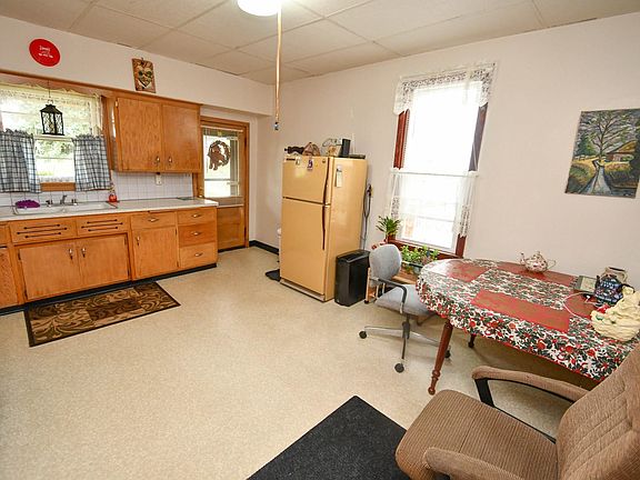 4th image of 341 N Clark St