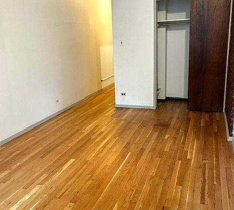2nd image of 209 E 81st St #4C