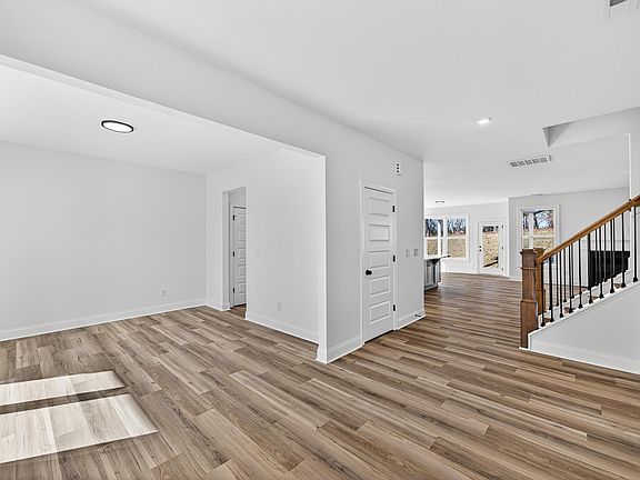 4th image of 122 W Fountainhead Ln