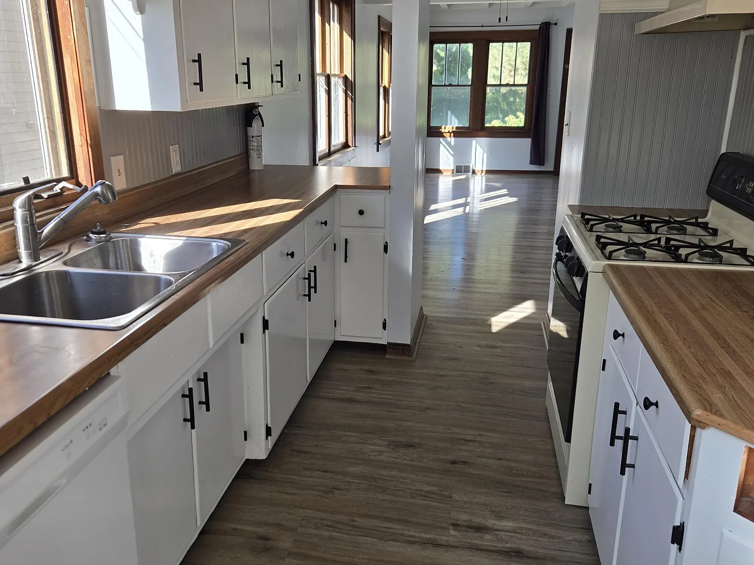 3 bed, 970 sqft, $2,500 — Photo 3