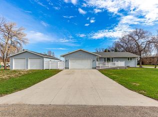 631 4th St S, Casselton, ND 58012