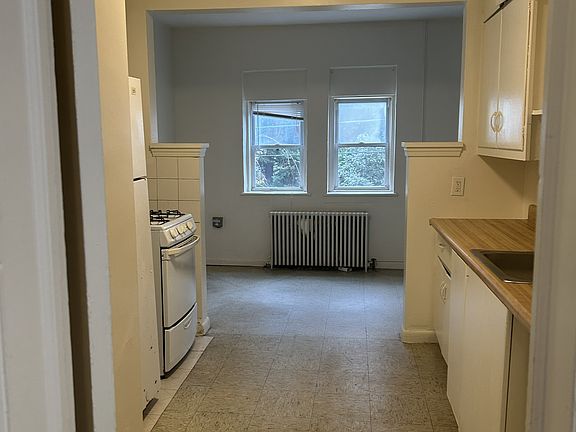 4th image of 9435 Georgia Ave #4