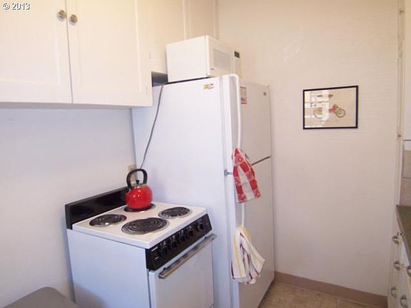 5th image of 310 E 12th St APT C