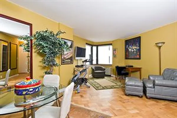Sold by Luxury Habitat | media 1