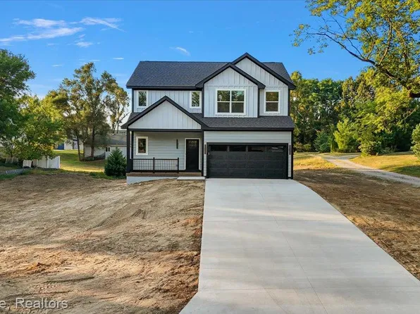 3080 W Newberry Rd, Waterford, MI 48329