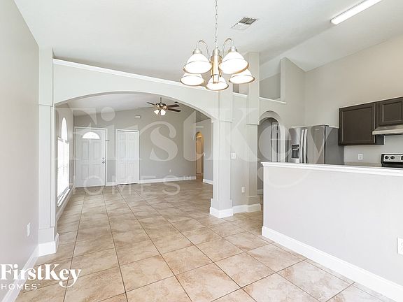 5th image of 2502 Hadleigh St