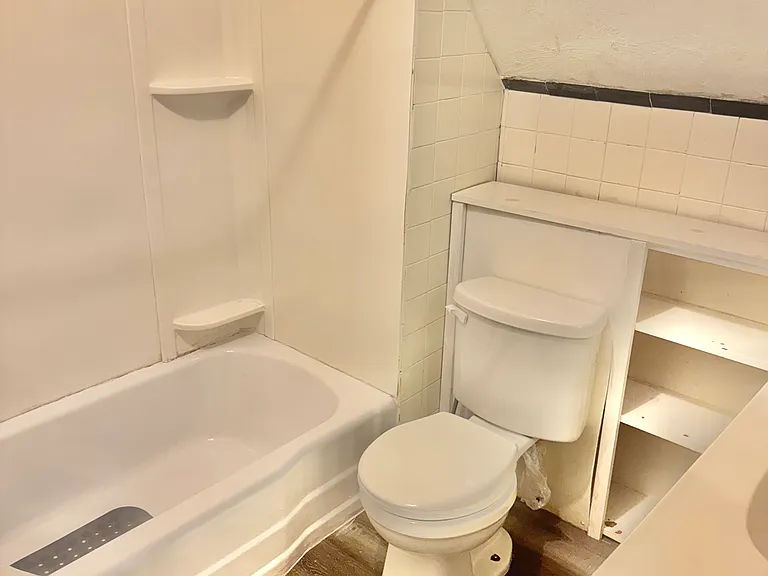 16 Braemore Rd #5 — Photo 3