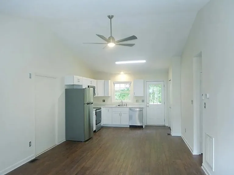 106 Johnson St #B — Photo 3