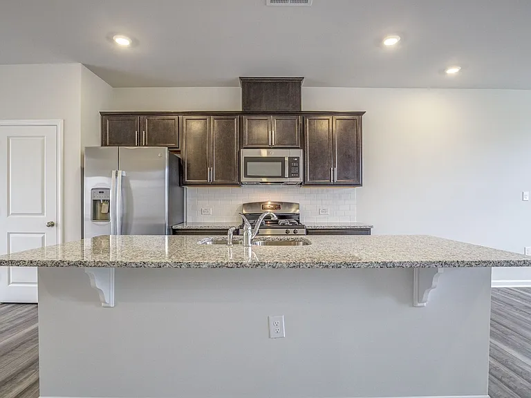 2437 Kasota Ln — Photo 14