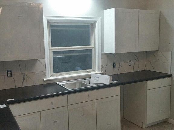 4th image of 2901 Oakley Ave
