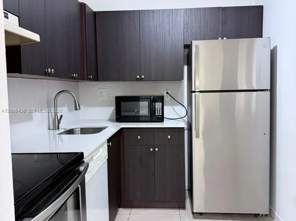 7090 NW 179th St APT 107, Hialeah, FL 33015