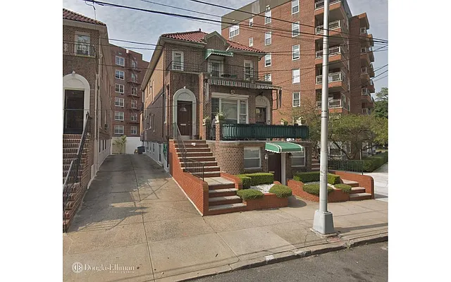 Rented by Douglas Elliman | media 19