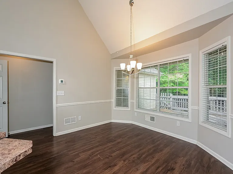 128 Alexander Dr — Photo 7