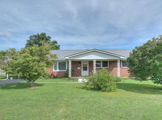 907 6th St, Radford, VA 24141