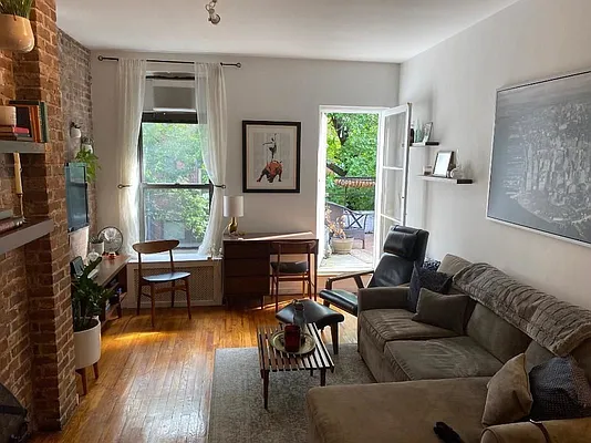 Rented by Allen Harris, LREB | media 20
