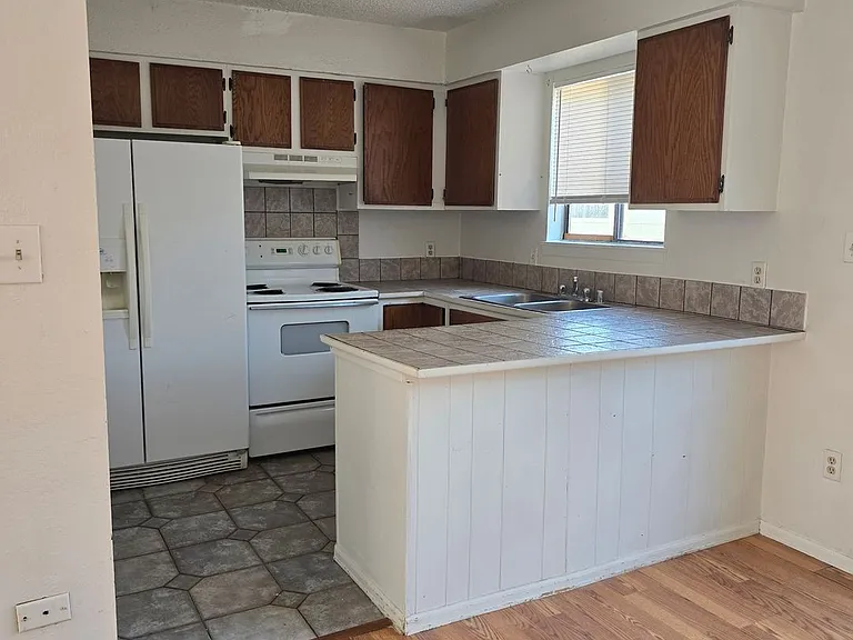 862 Iowa Ave — Photo 4