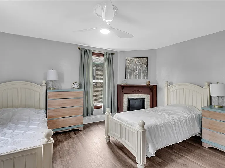 713 Clinton Pl — Photo 23
