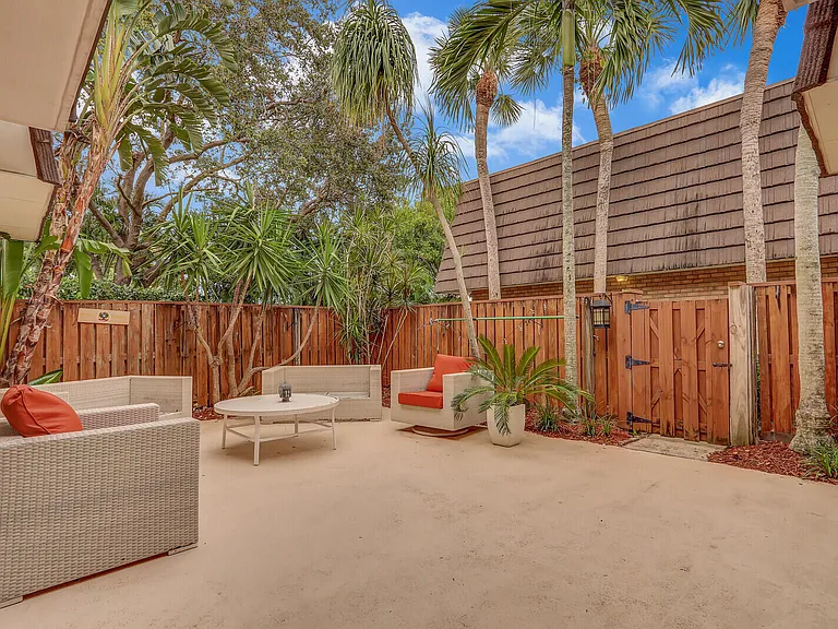 1138 11th Ct — Photo 29