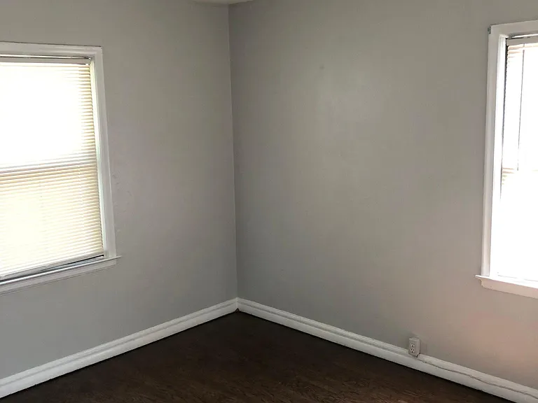528 E Douglas Dr — Photo 14