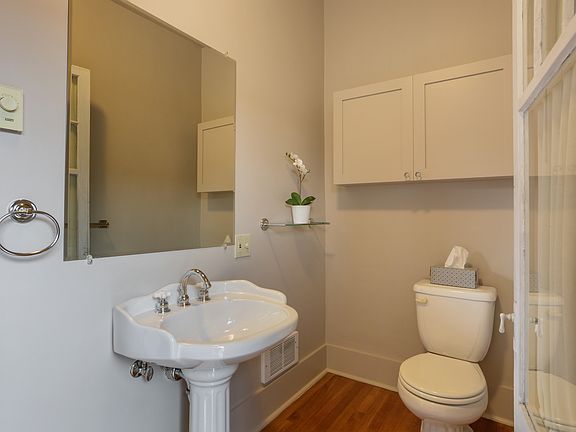 1/2 bath