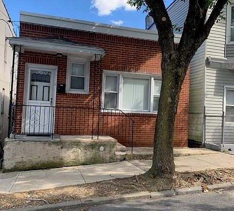 2nd image of 122 Vineyard Ave