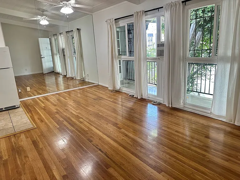 9017 Harratt St in the Heart of West Hollywood! — Photo 32