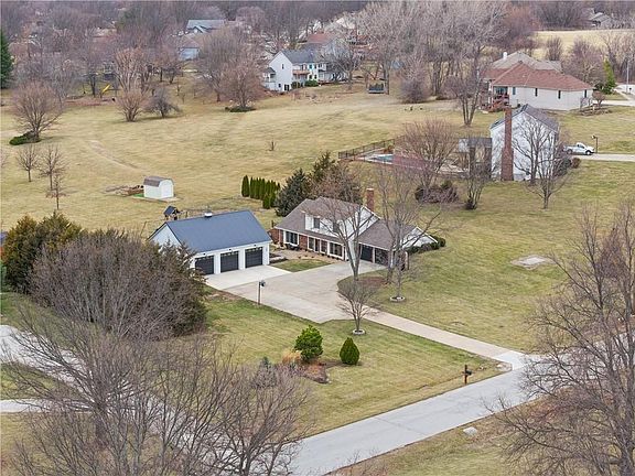 5th image of 720 Sandpiper St