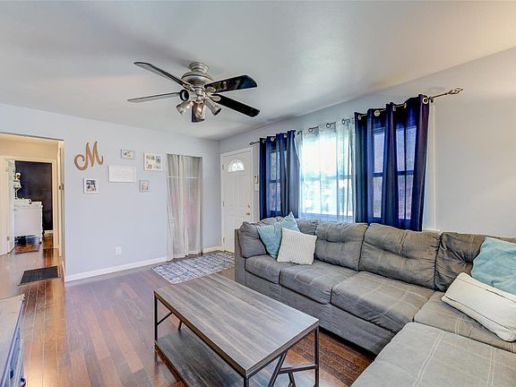 3rd image of 10112 Carlyle Ave