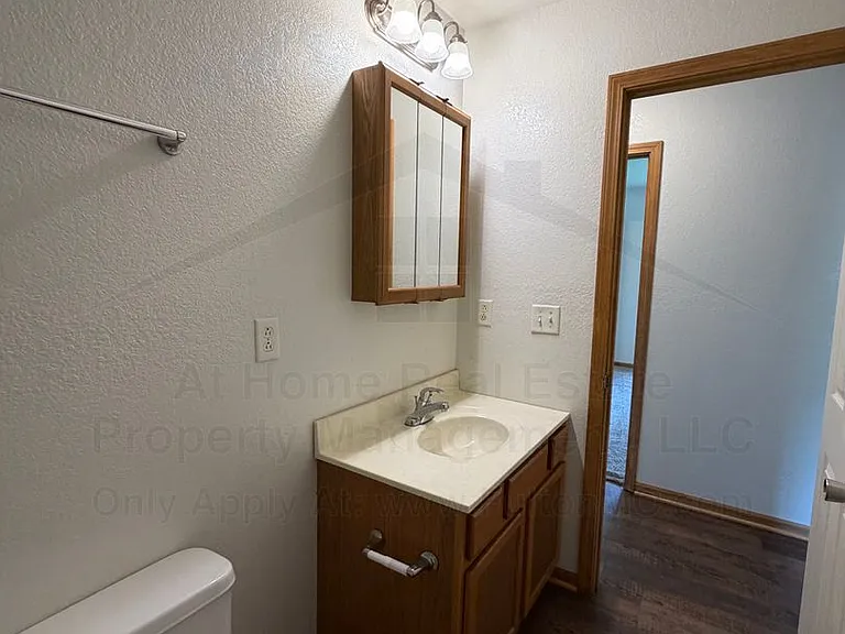 1902 Dunham Dr — Photo 15