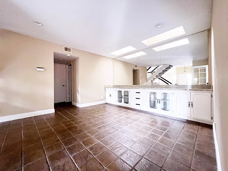 2477 Wooding Ct — Photo 5