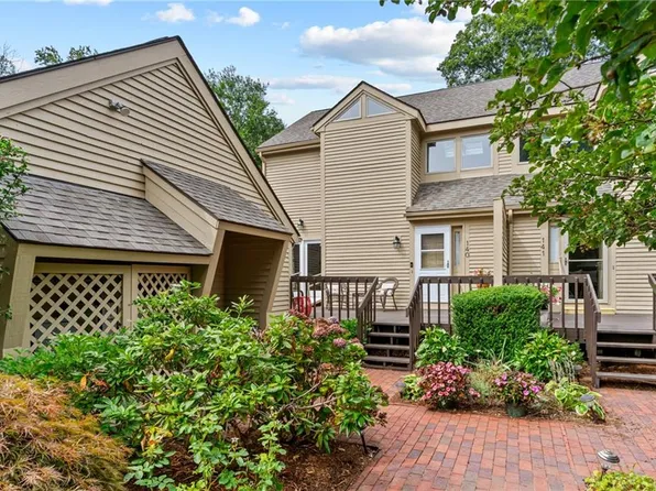 140 Pine Glen Dr, East Greenwich, RI 02818