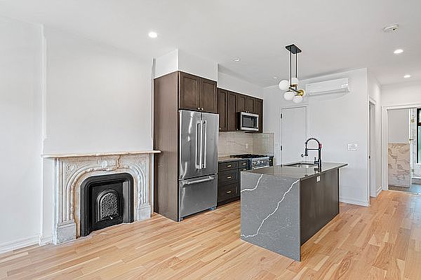 1st image of 144 Putnam Ave #2