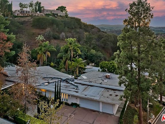2nd image of 1935 Loma Vista Dr