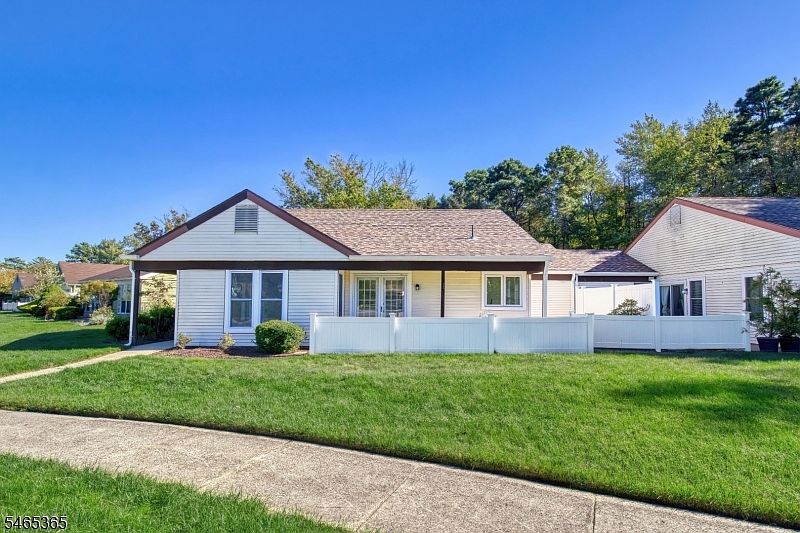 1st image of 681A Huntington Dr