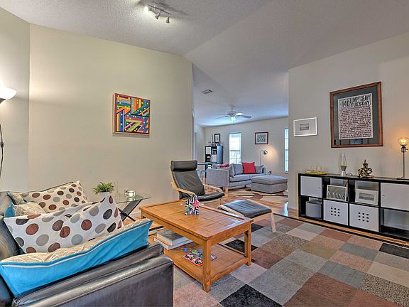 3rd image of 367 Bearded Oaks Cir