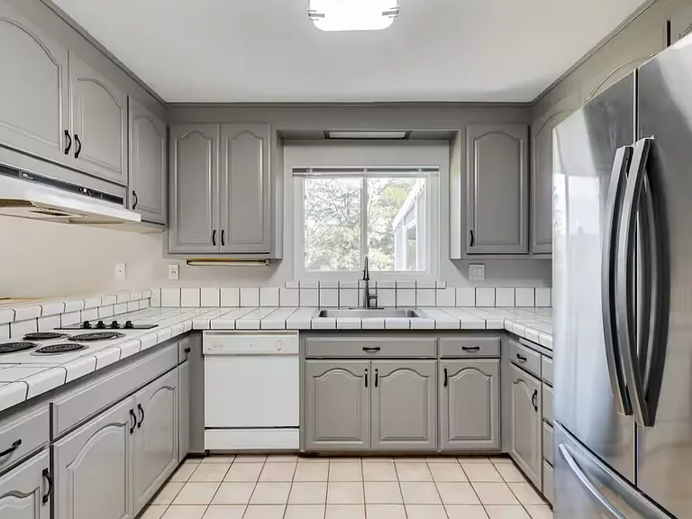 10420 Greenview Dr — Photo 23
