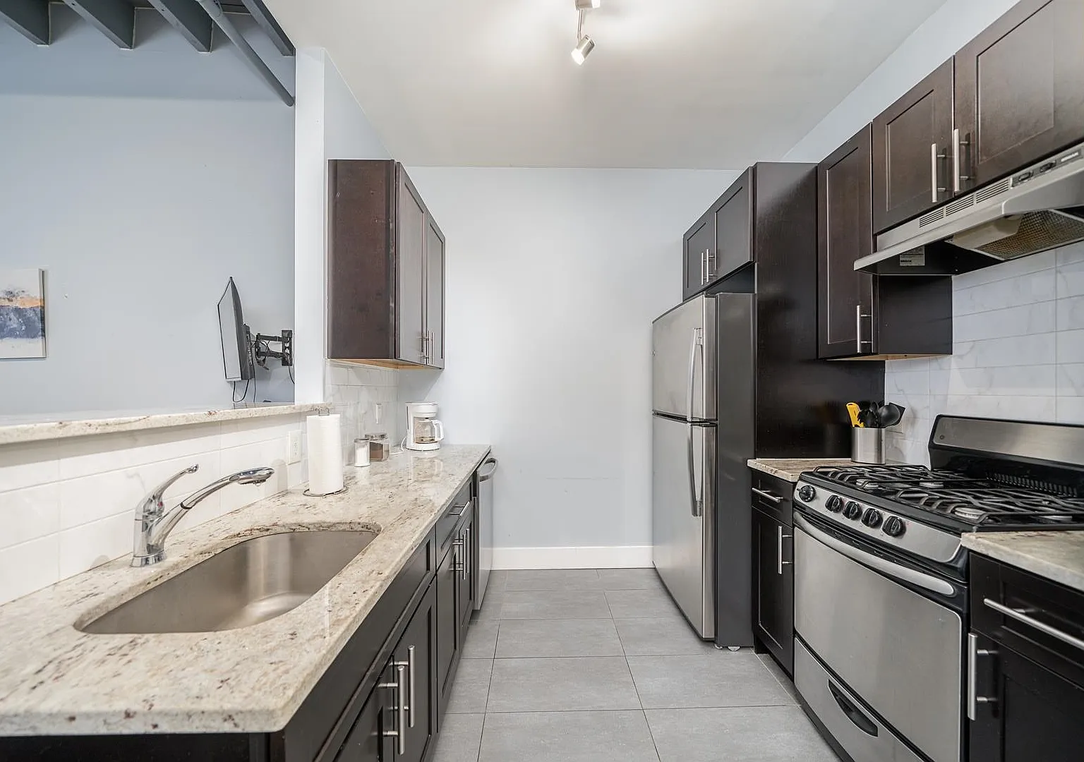 Studio, 1.0 bath, 700 sqft, $1,700 — Photo 1