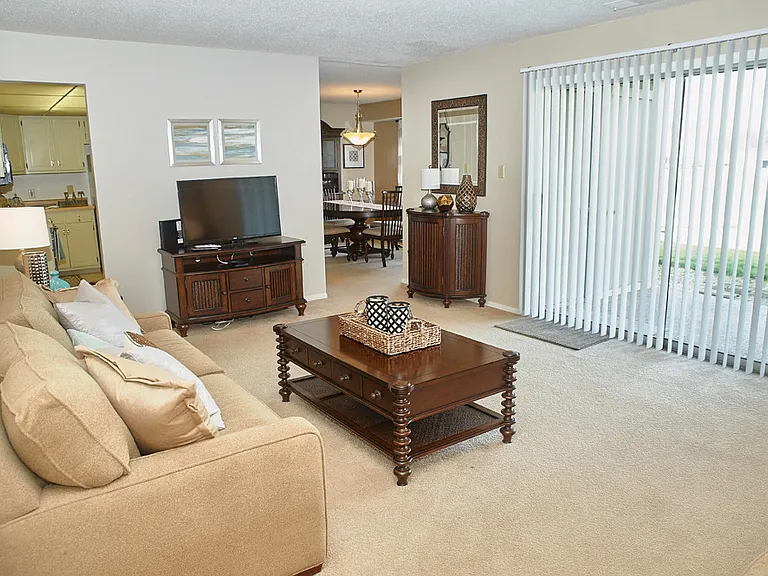 Classic Series Living Room at Somerset Lakes