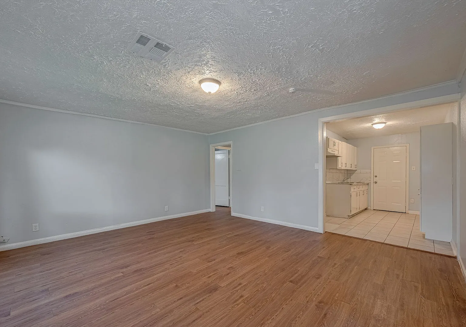 Affordable spacious 4bed/2bath single-family house! — Photo 2