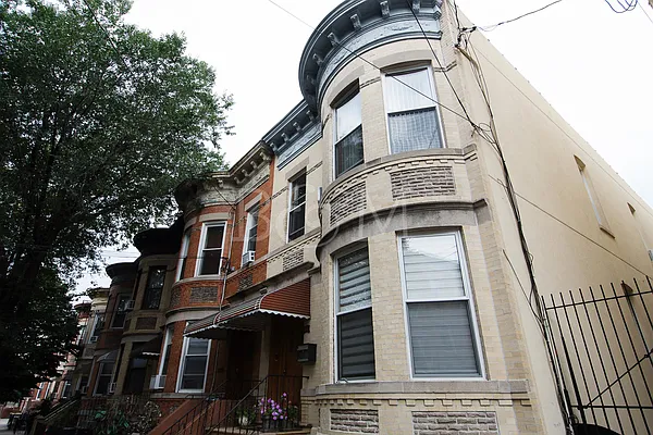 Rented by Brick&Mortar | media 22