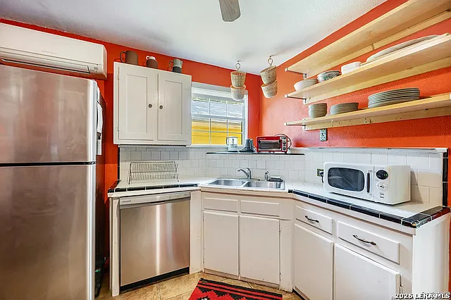 513 W Rosewood Ave — Photo 10