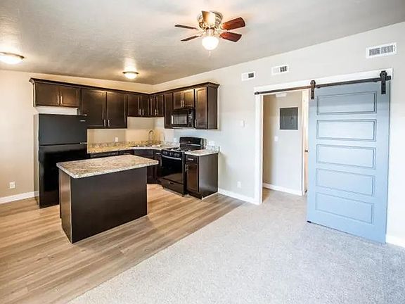 4th image of 1487-1100 E St #2S