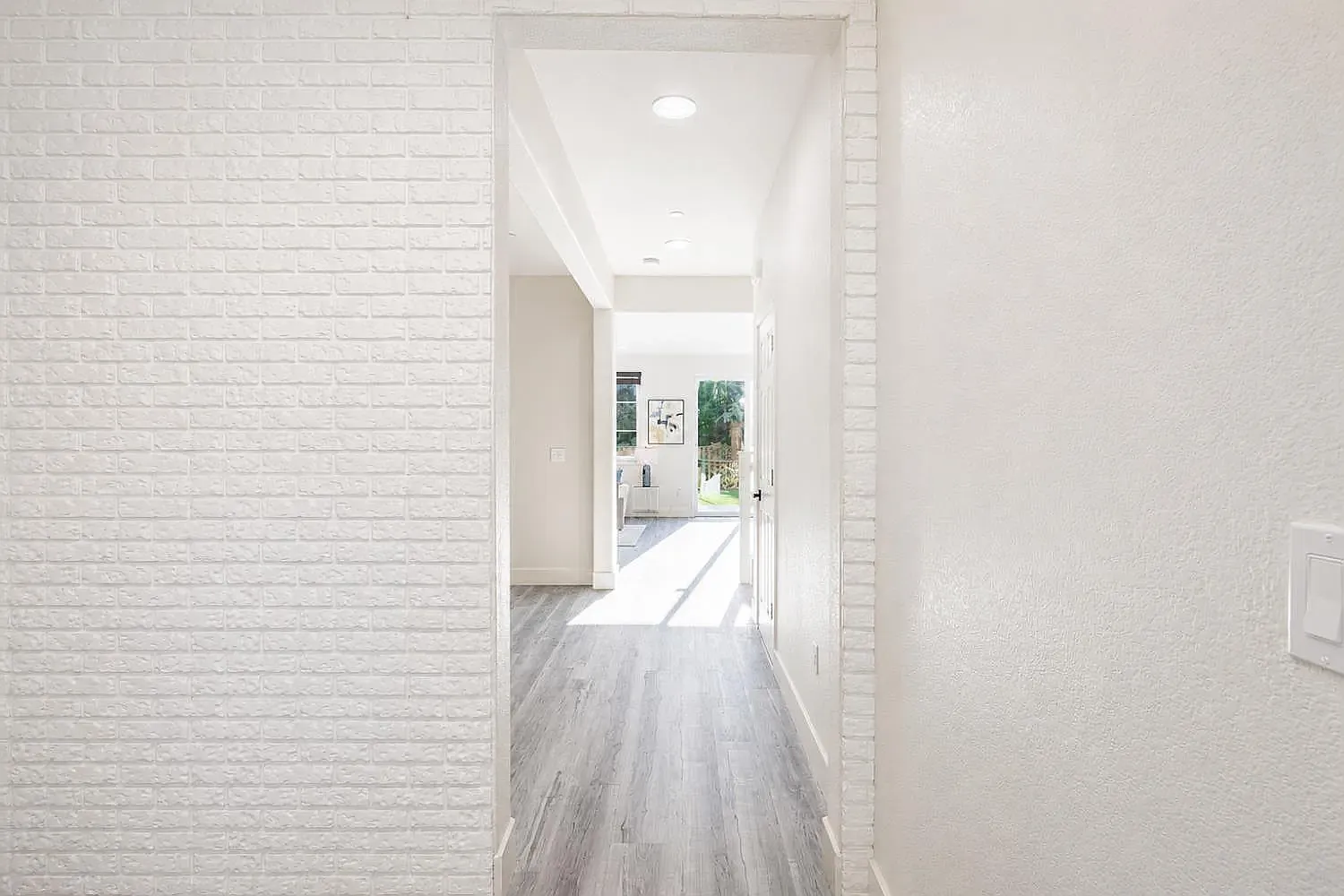 1837 S La Barbera Ave — Photo 3