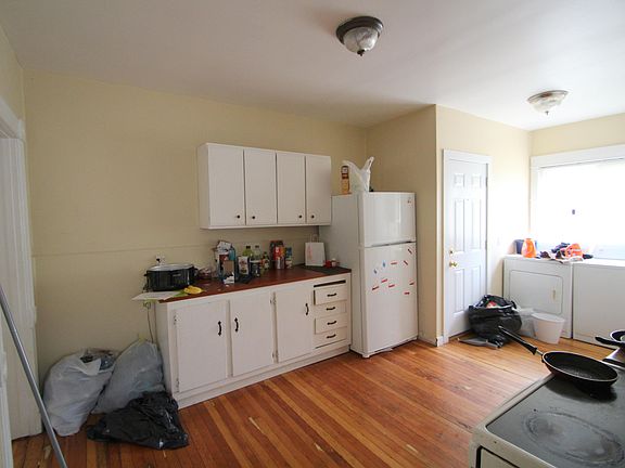 3rd image of 612 Pine Ave NW