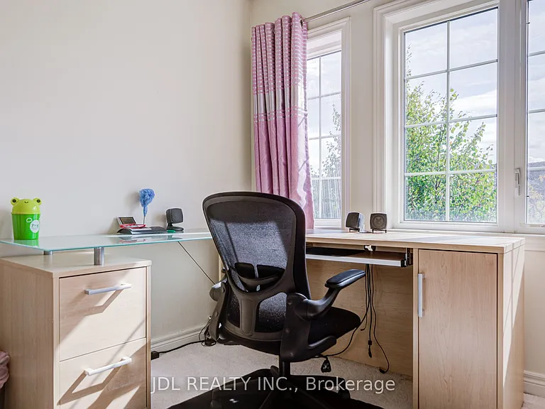 1139 Cenotaph Blvd — Photo 32