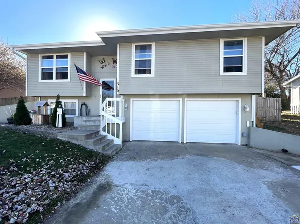 310 Park Dr, Auburn, KS 66402