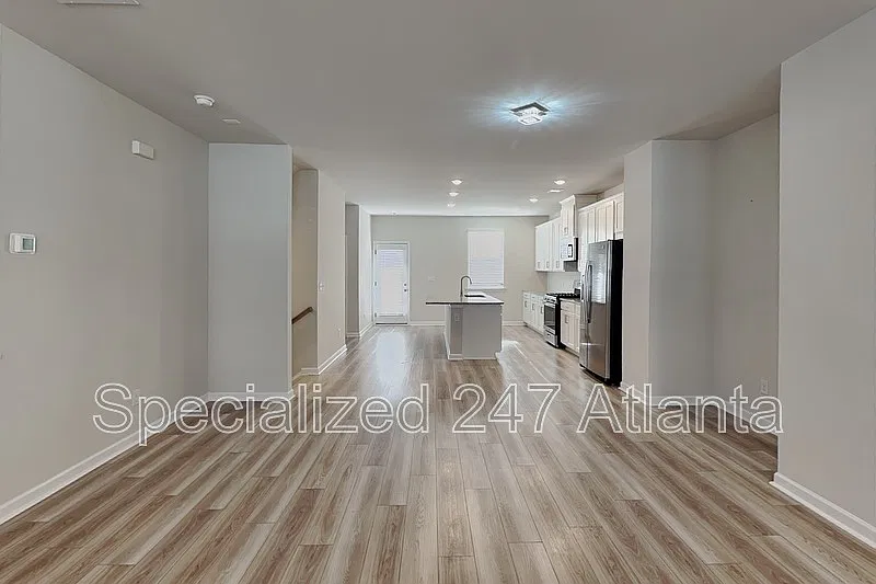 4 bed, 3.5 bath, 2314 sqft, $2,595 — Photo 4