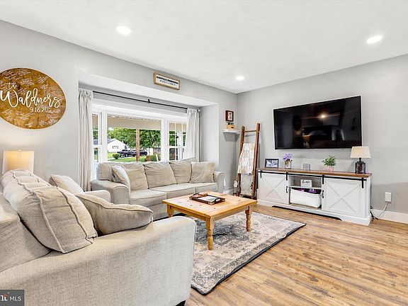 3rd image of 1204 Lynda Ln